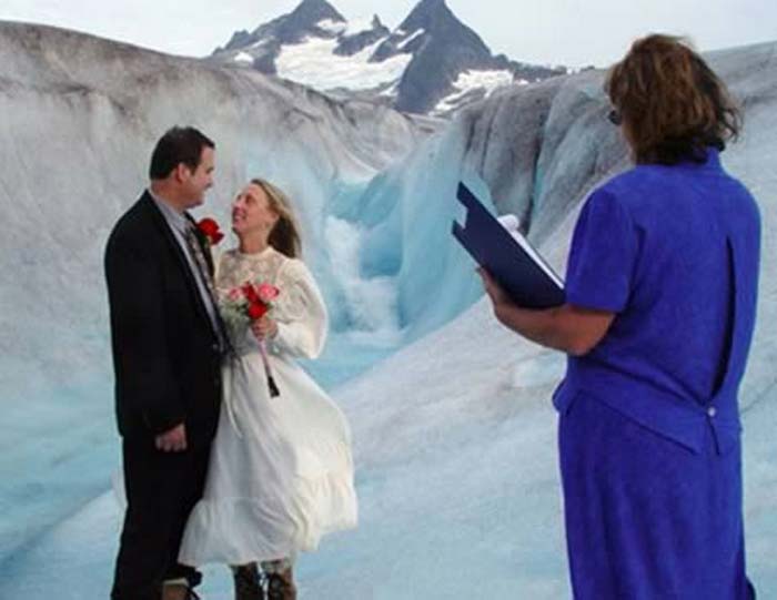 Vjenčanje na glečeru uz posebne goste polarne medvjede