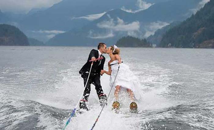 Prvi poljubac mladenaca na skijama